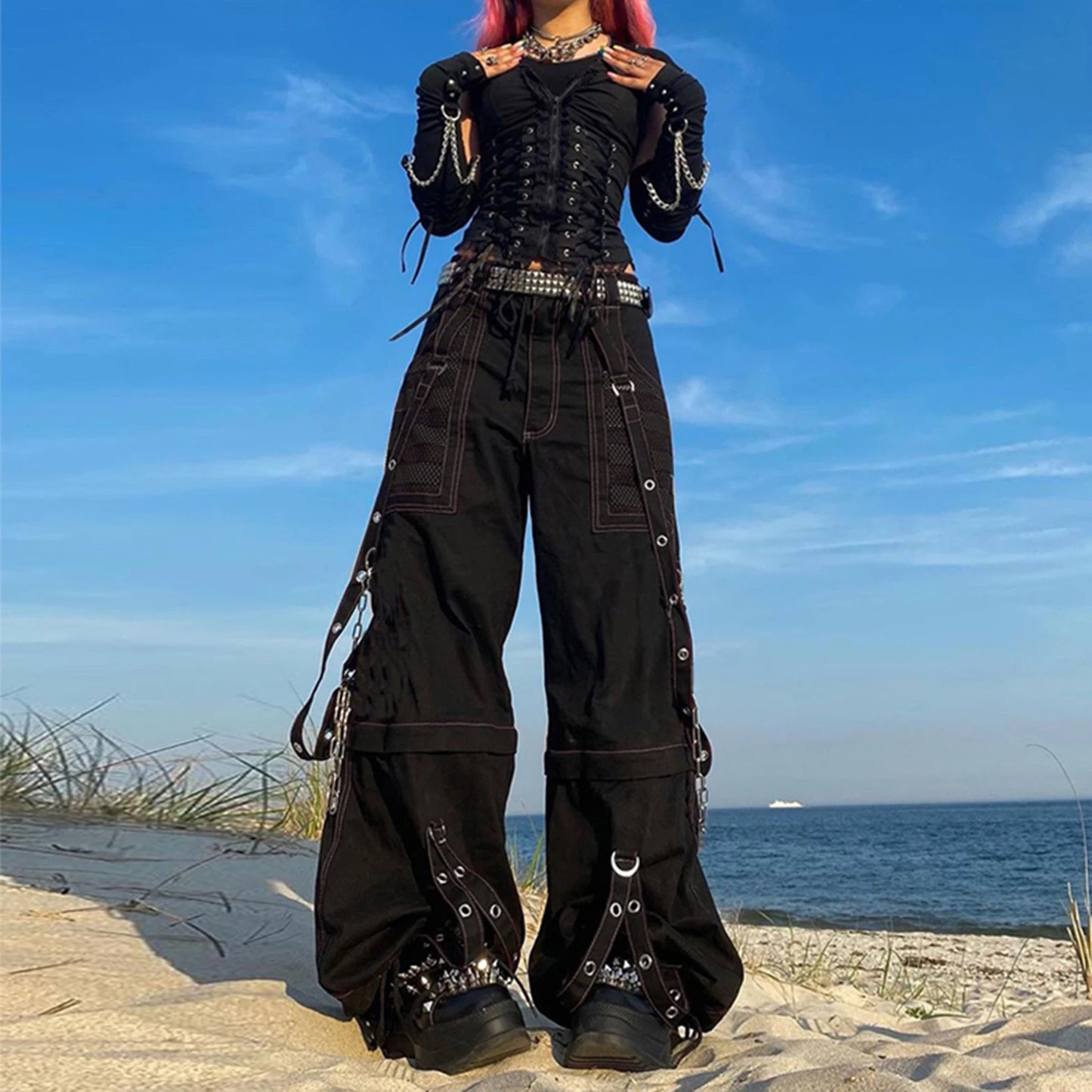 Women’s Cargo Pants – Edgy Streetwear with a Modern Twist