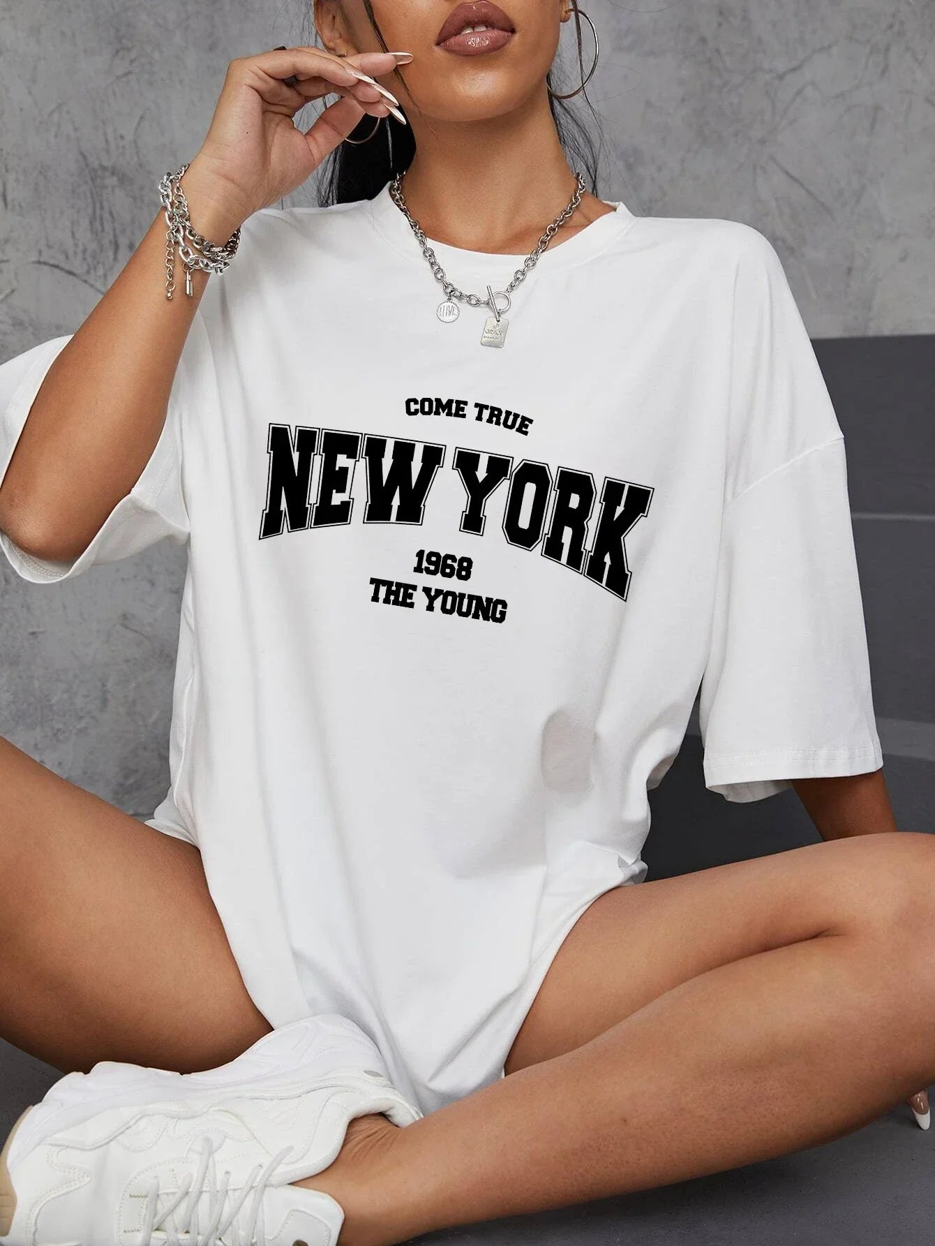 Women’s New York 1968 Graphic Oversized T-Shirt – Urban Vintage Aesthetic
