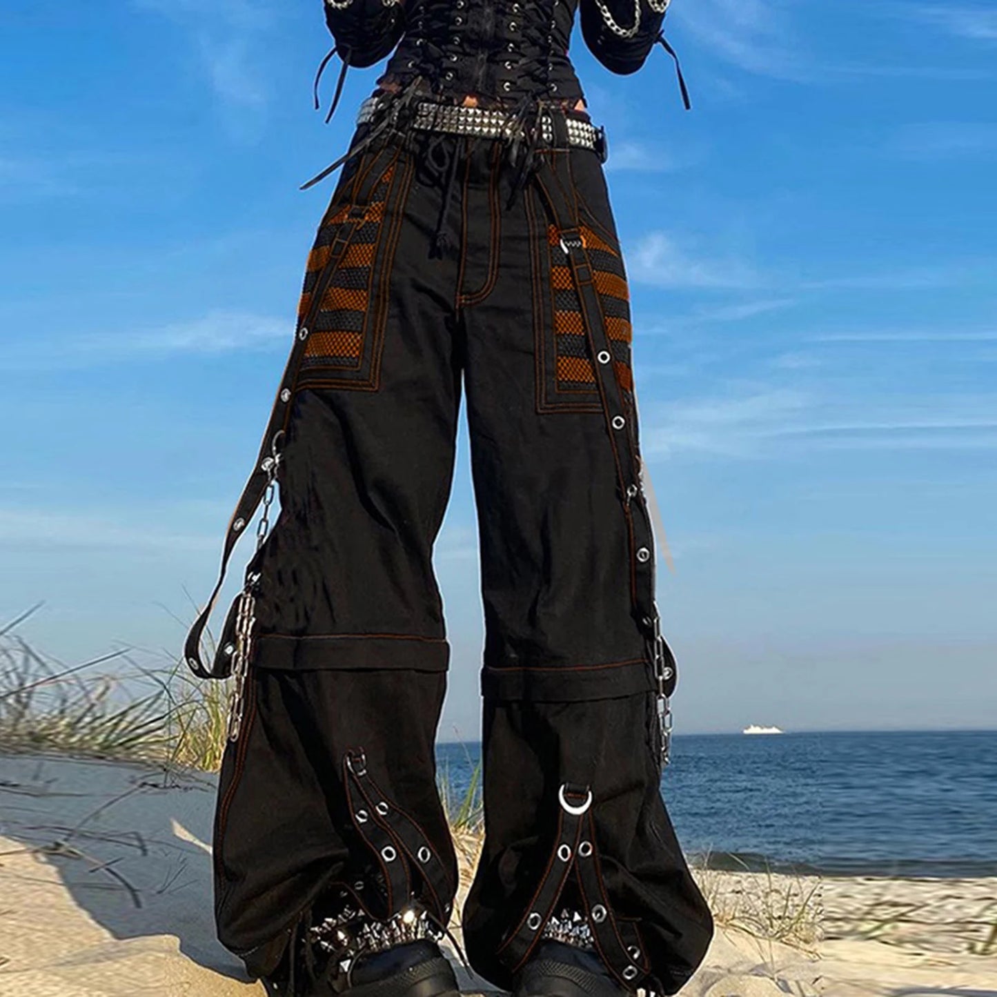 Women’s Cargo Pants – Edgy Streetwear with a Modern Twist